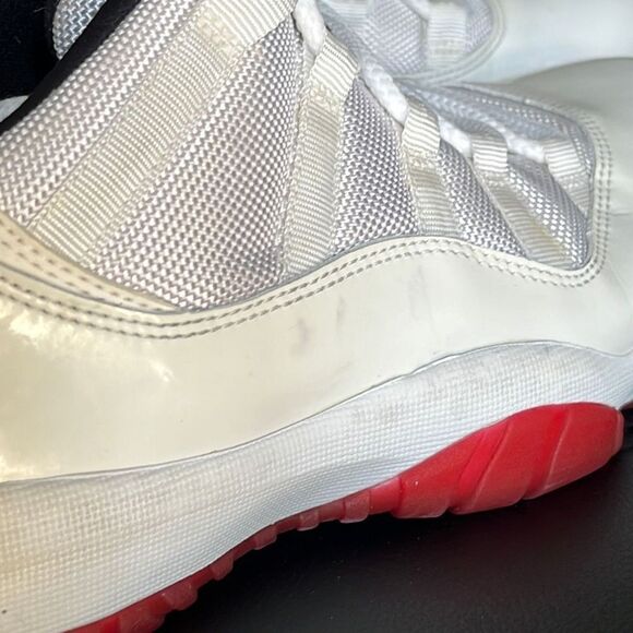 Air Jordan 11 Retro Low Men\'s Shoes Color White/Varsity Red Size 10 Authenticate